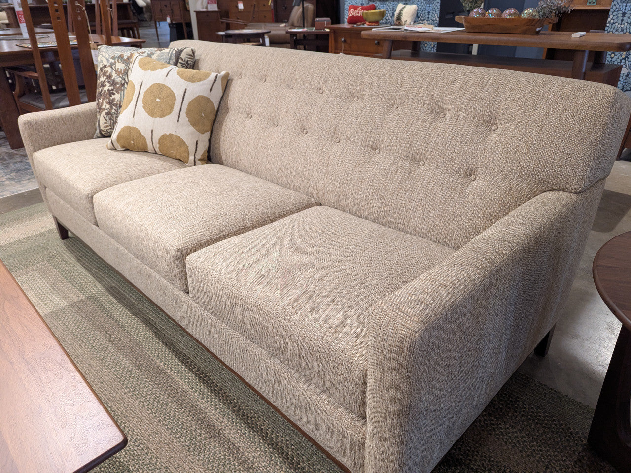 家具 sweetback Walnut Grove Tufted-Back Sofa by Stickley - In Stock – The Mission