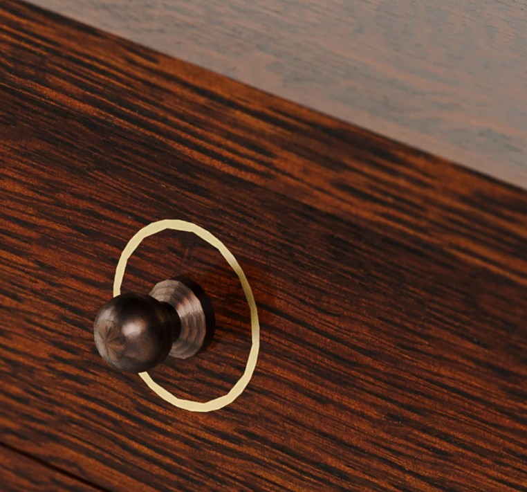 Knob detail