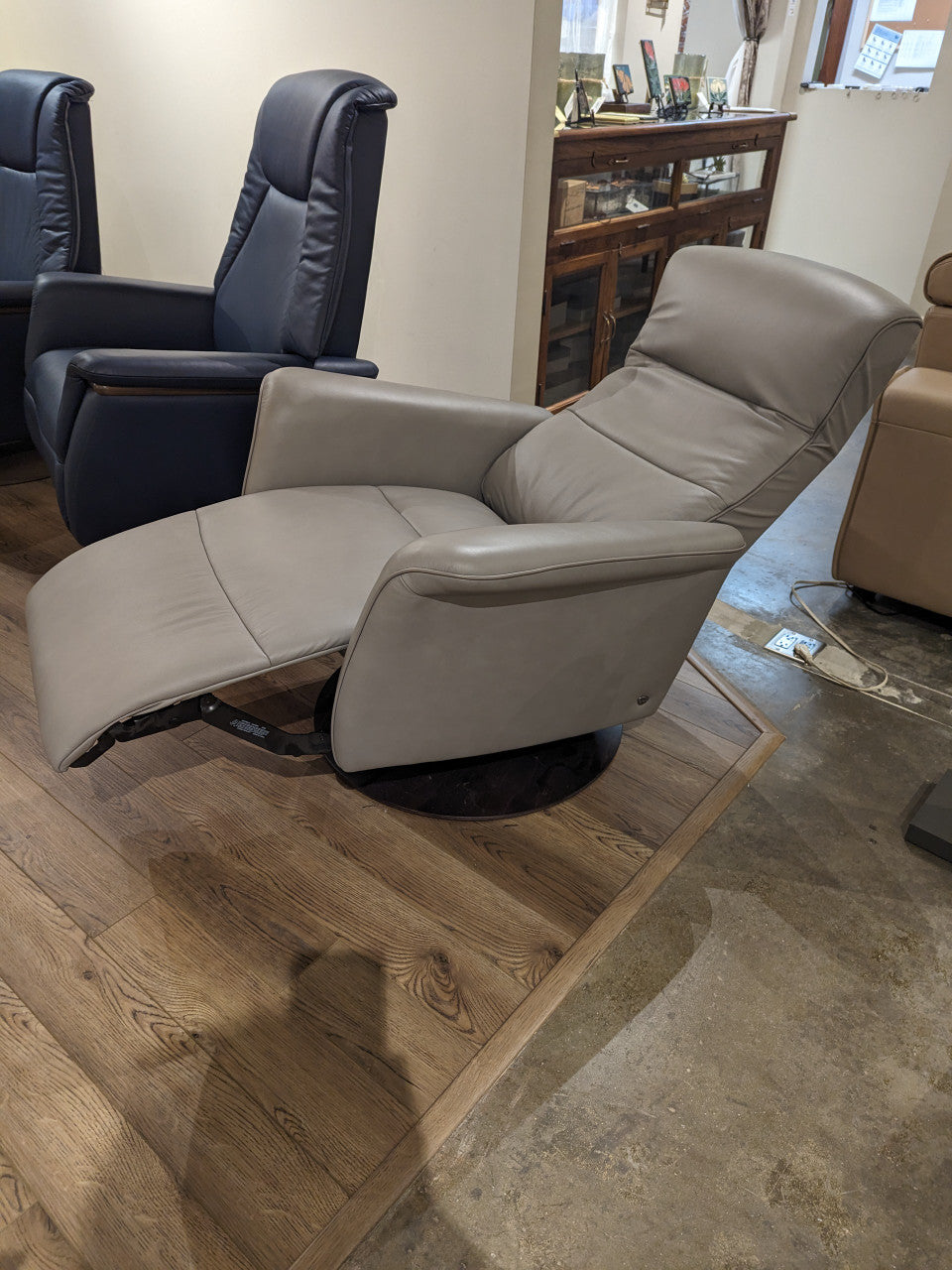Mike Power Medium Stressless Recliner