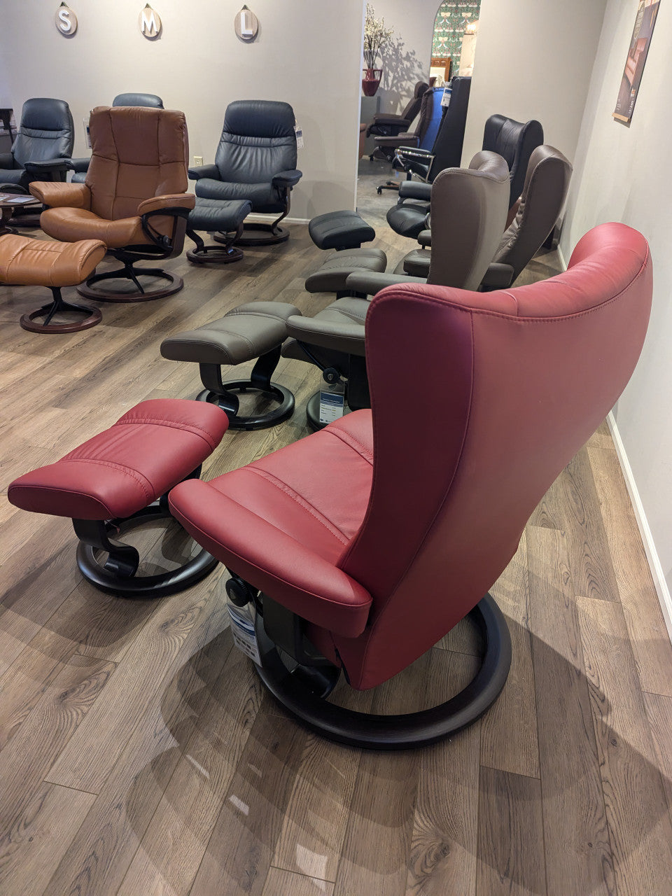 Stressless Wing Large Classic Base Chair and Ottoman in Paloma Cherry