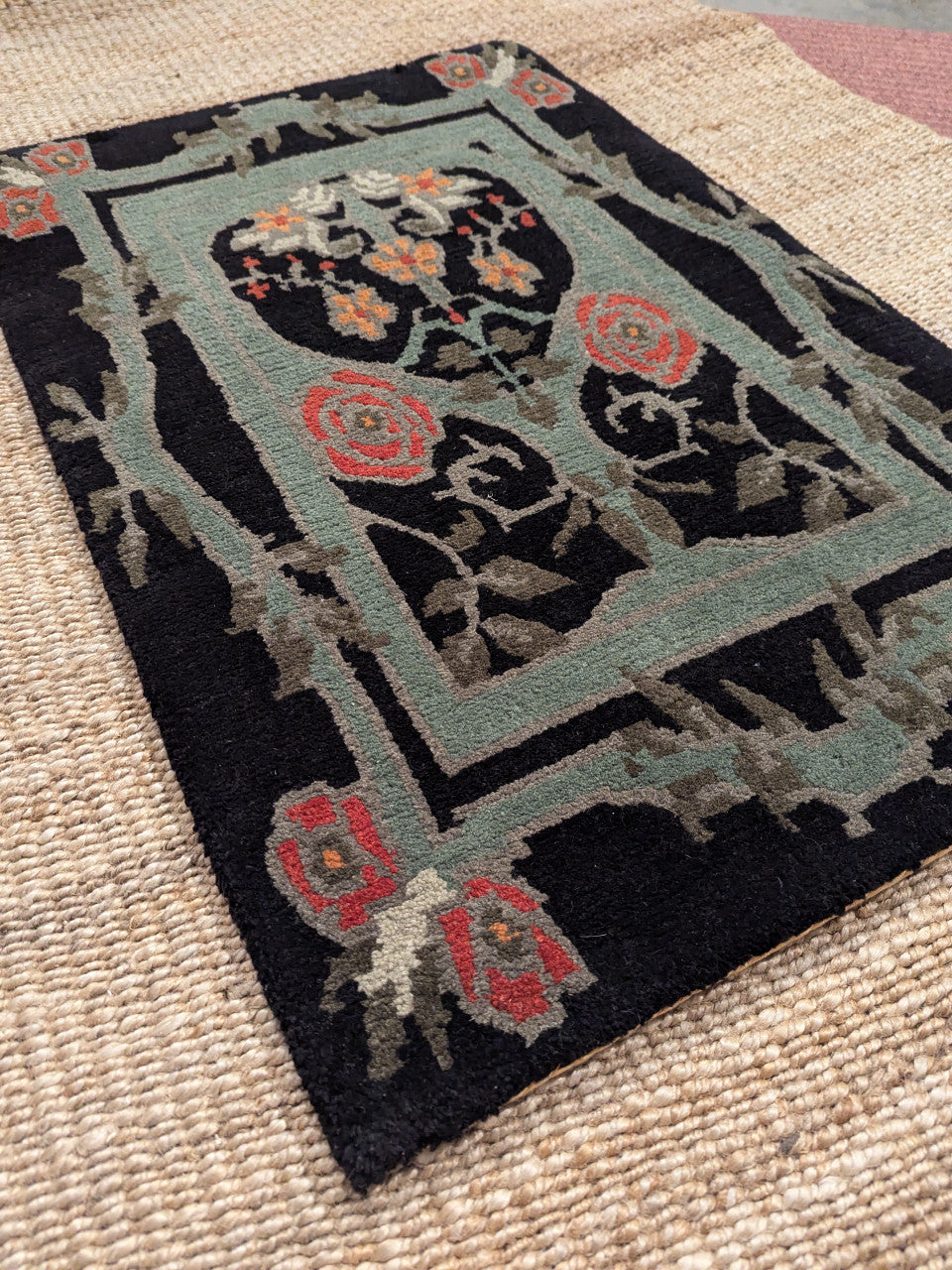 Rambling Rose Ebony 2x3 Tiger Rug