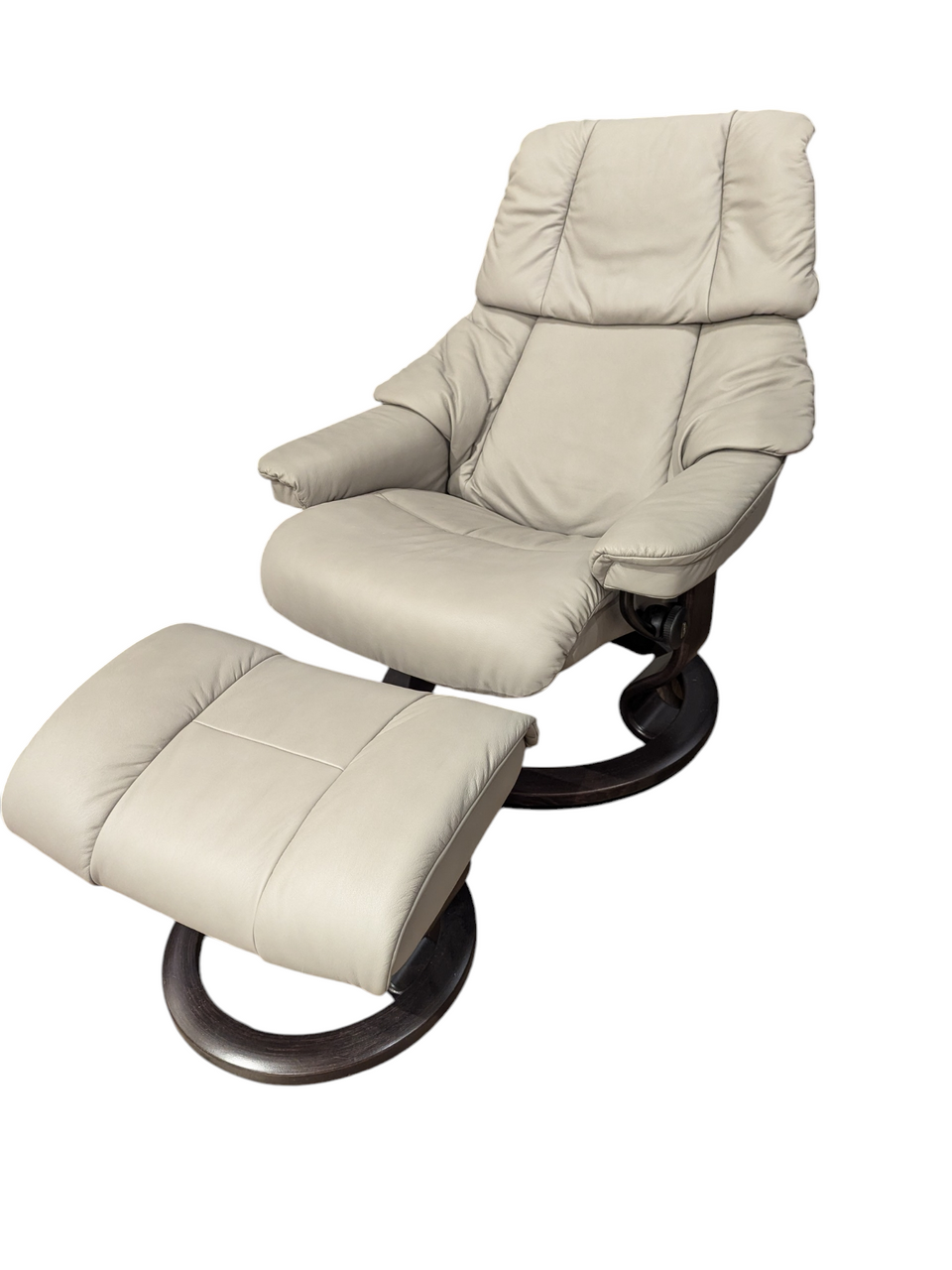 Stressless Reno Medium Classic Base Chair and Ottoman in Paloma Silver Grey