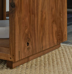 Saranac Walnut wood Close up 