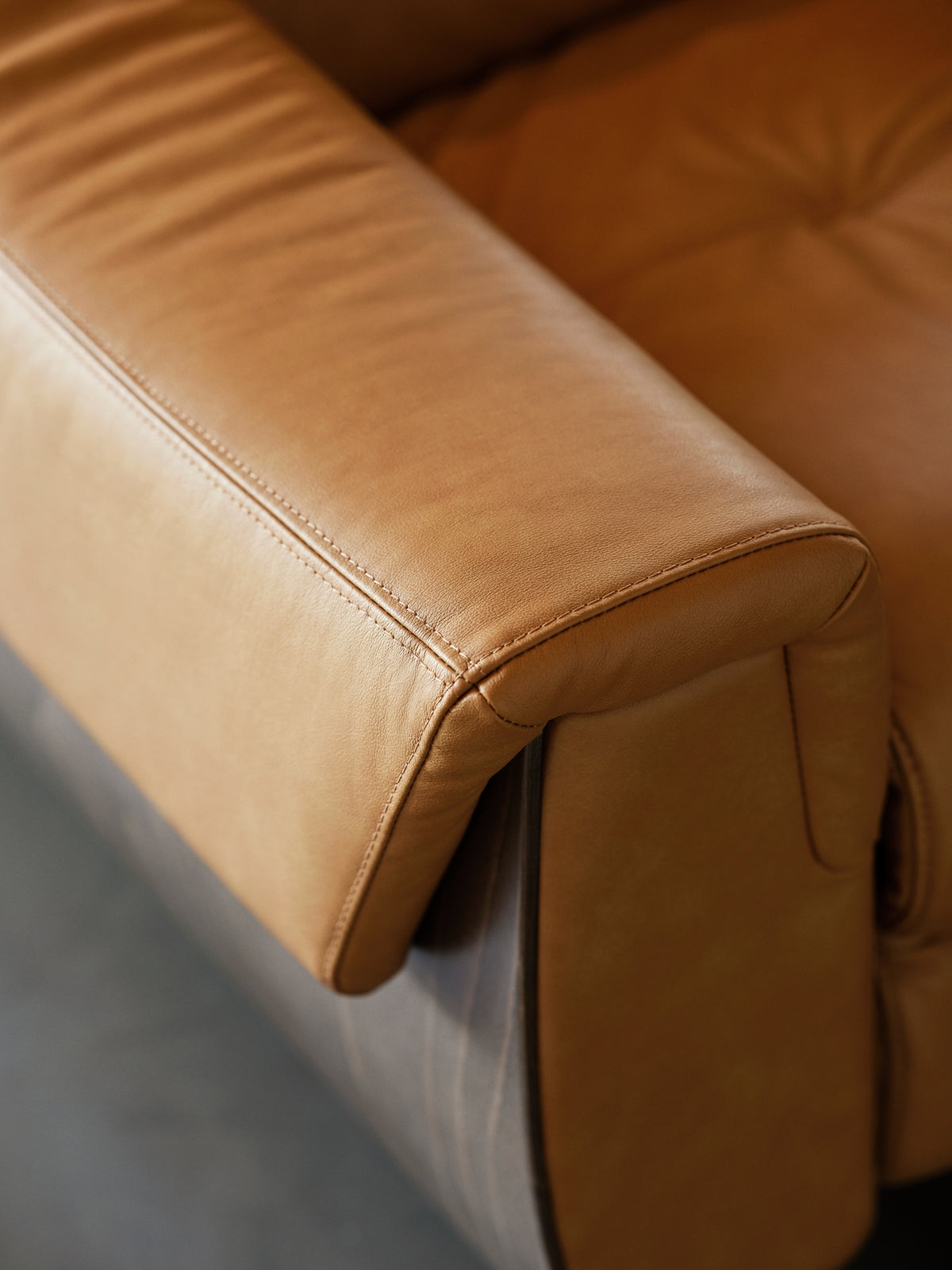 Close-up of the Stressless Anna A3 arm in Paloma Taupe leather